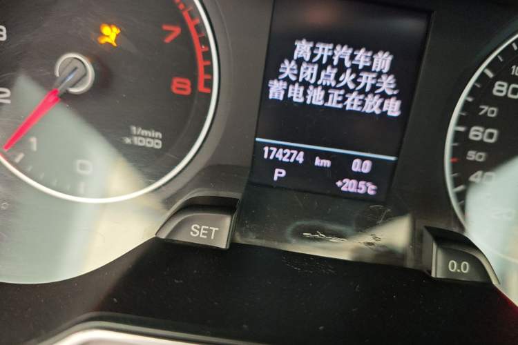 Used Audi A4L 2013 35 TFSI Automatic Standard Model Odometer Close Up