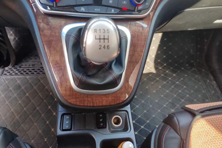 Used Haval H6 2015 Revised Version Sport Edition 1.5T Manual Transmission Two-Wheel Drive Elite Grade
