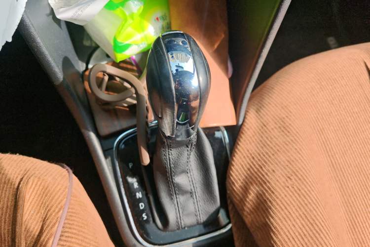 Used Volkswagen Polo 2016 1.6L Automatic Comfort Model Gear Lever