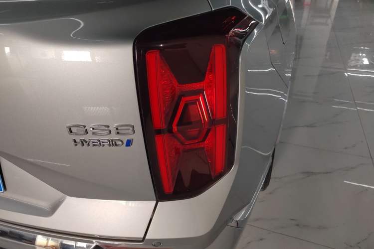 Used GAC Trumpchi GS8 2022 Dual-Engine Series 2.0TM Two-Wheel Drive Prestige Edition (7 Seats) Right Rear Taillight