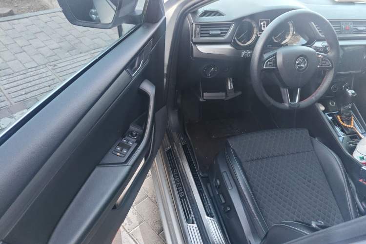 Used Skoda Superb 2018 TSI330 DSG Comfort Edition China V Standard Driver Seat