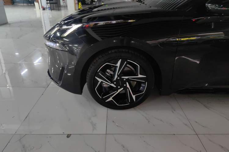 Used Lynk & Co 07 2024 EM-P 126 Long-Range Halo