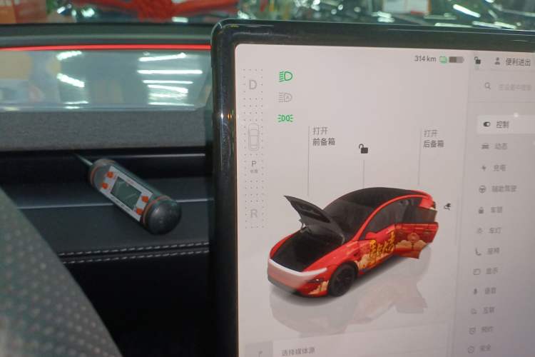 Used Tesla Model Y 2025 Long-Range All-Wheel-Drive Version
