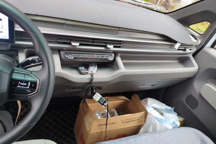 Used Farizon Xingxiang V 2025 Star Enjoy V7E Smart Edition Xuanwu 51.4 kWh Audio And AC Panel