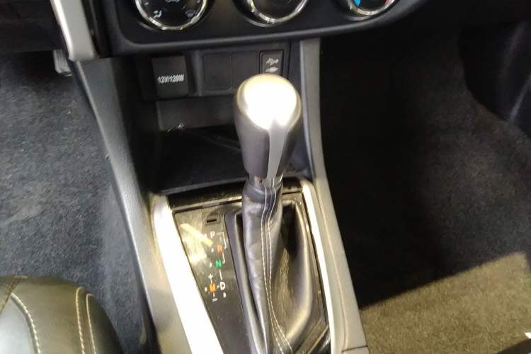 Used Toyota Levin 2017 Revised 185T CVT Leading Edition China V Standard Gear Lever