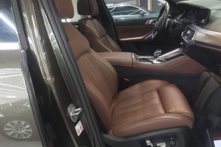 Used BMW X6 2020 xDrive40i Luxury Model with M Sport Package
