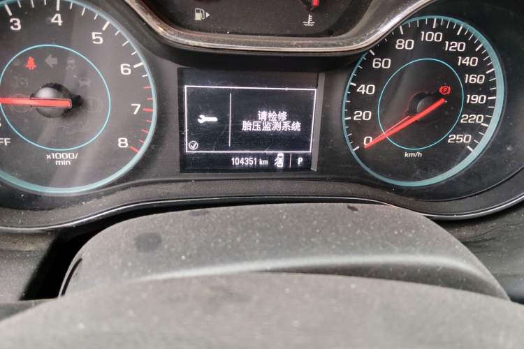 Used Chevrolet Cruze 2018 Hatchback 320 Automatic Pioneer Sunroof Edition Odometer Close Up