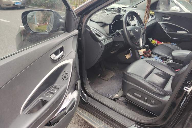 Used Hyundai Santa Fe 2015 2.4L Automatic Two-Wheel Drive Smart Version 5 Seats
