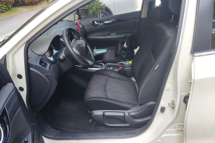 Used Nissan Tiida 2016 1.6L CVT Cool Dynamic Edition Left Front Seat