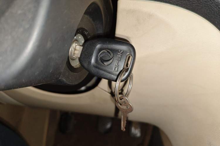 Used Dongfeng Fengon 330 2014 1.5L Manual Utility Version DK15
