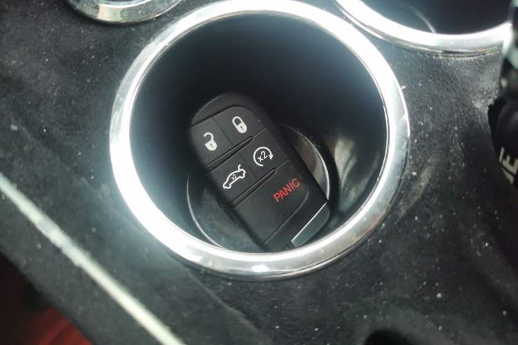 Used Dodge Journey 2013 2.4L Two-Wheel Drive Luxury Version
