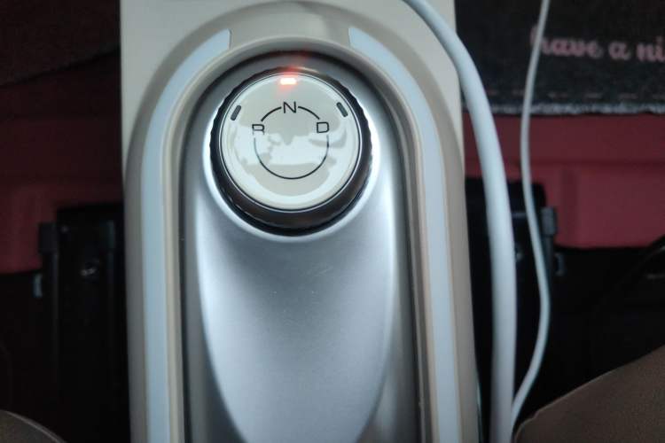 Used Wuling Hongguang MINIEV 2025 Four-Door Version Advanced Edition Gear Lever