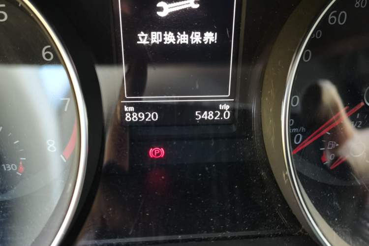 Used Volkswagen Magotan 2017 330TSI DSG Luxury Model Odometer Close Up