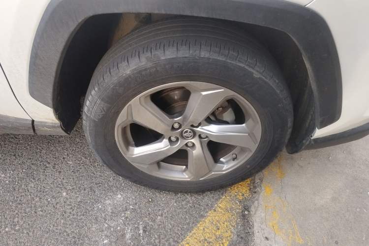 Used Toyota RAV4 2021 2.0L CVT Two-Wheel Drive Fashion Edition Right Front Wheel Hub