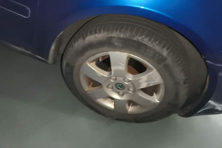 Used Skoda Octavia 2013 1.6L Automatic Yijie Edition Right Front Wheel Hub