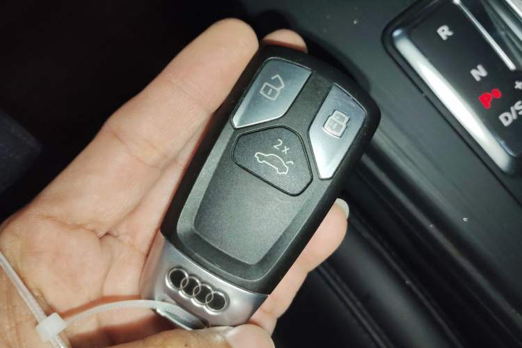 Used Audi A4L 2019 40 TFSI Ambition China VI Vehicle Key