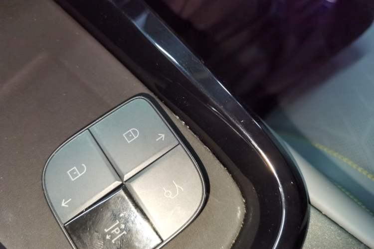 Used Lynk & Co 08 EM-P 2025 220 km All-Wheel-Drive Performance Halo