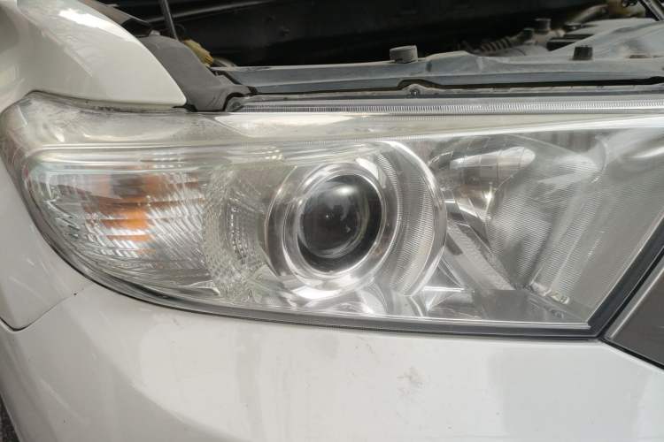 Used Toyota Highlander 2012 2.7L Two-Wheel Drive 7-Seater Luxury Edition Right Front Headlight