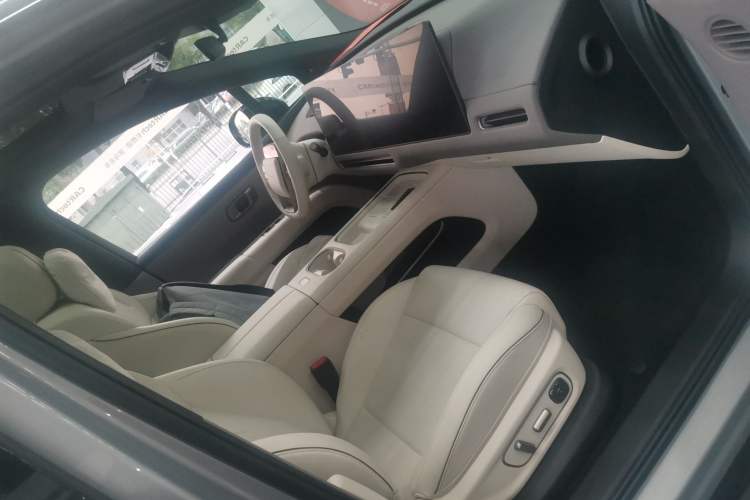 Used Li Auto Li Auto i6 2025 Model Two-Wheel-Drive Standard Type
