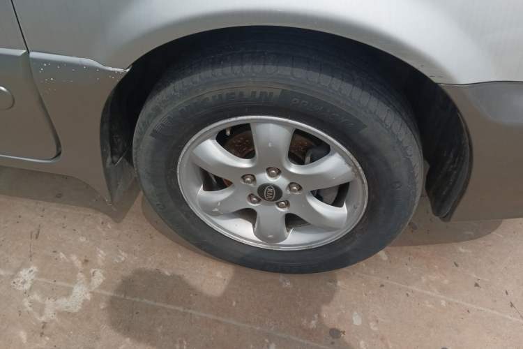 Used Kia Carnival 2006 2.7L GLS-2