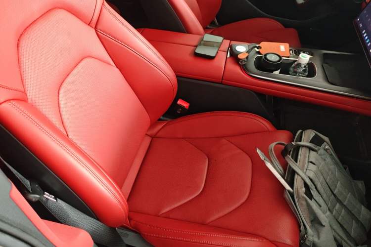 Used Xiaomi Auto SU7 2024 Four-Wheel Drive Ultra-Long Range Advanced Intelligent Driving Max Edition
