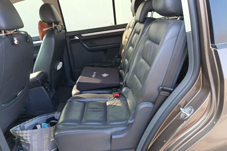 Used Volkswagen Touran 2013 1.4T Manual Comfort Edition 5-Seater Left Rear Seat