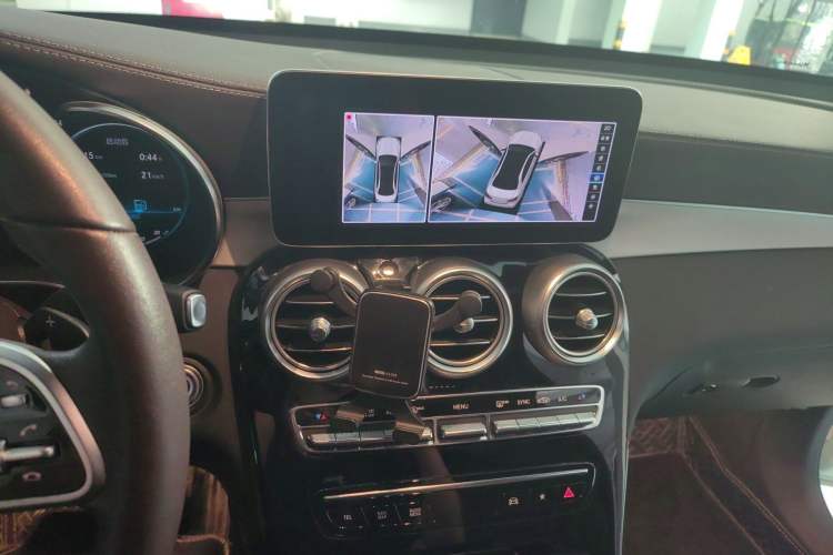 Used Mercedes-Benz GLC 2022 Facelifted GLC 260 L 4MATIC Dynamic Edition Audio And AC Panel