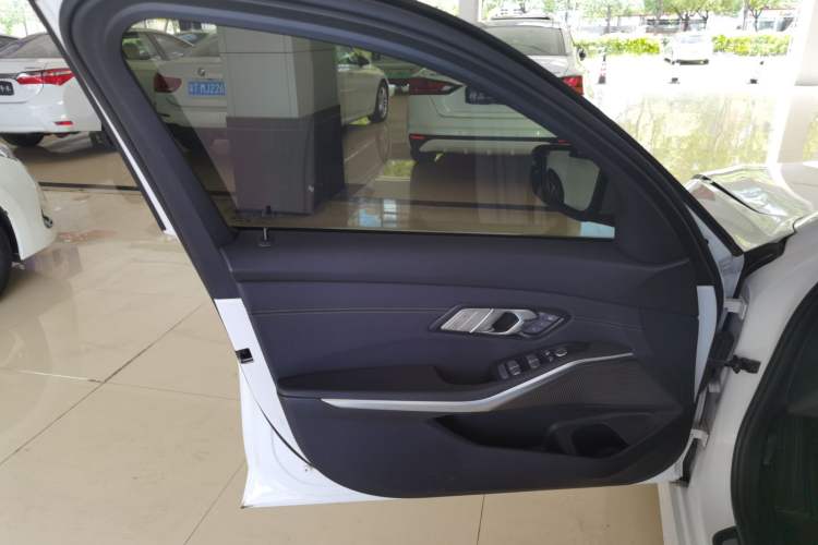 Used BMW 3 Series 2021 320Li M Sport Package Interior 7