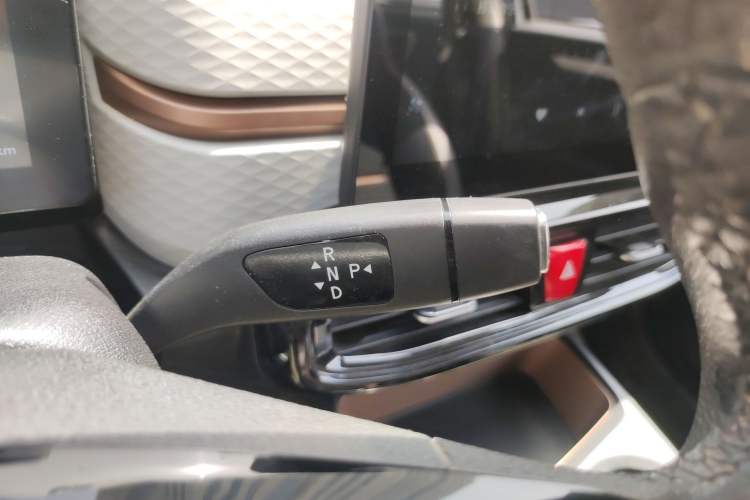 Used SOL E10X 2021 302 km Range Fashion Edition 31.4 kWh
