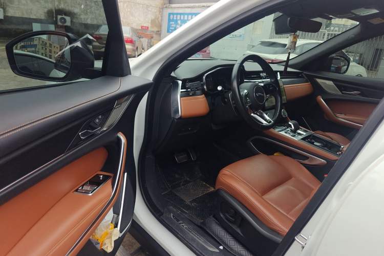 Used Jaguar F-PACE 2023 P250 R-Dynamic BLACK Driver Seat