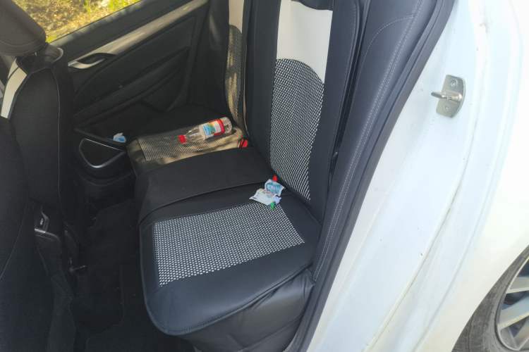 Used Geely Auto Emgrand 2019 Leading Edition 1.5L Manual Fashion Model China V Standard
