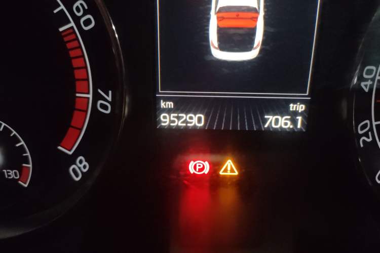 Used Skoda Superb 2016 TSI280 DSG Innovation Edition Odometer Close Up