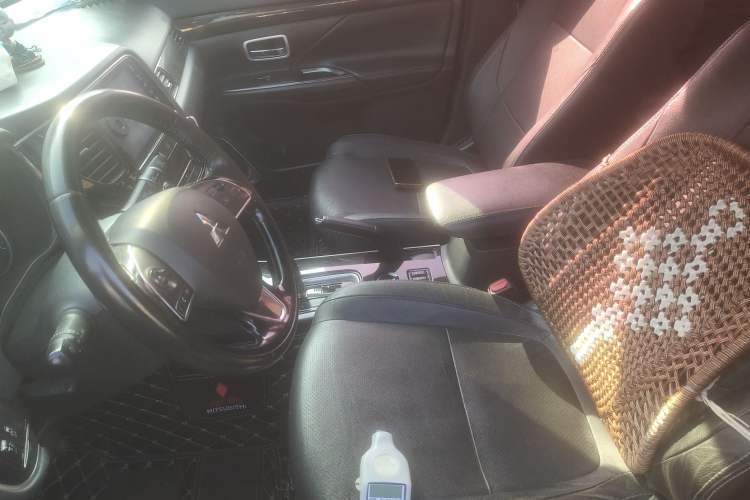 Used Mitsubishi Outlander 2018 2.0L Two-Wheel Drive Glory Edition 5 Seats
