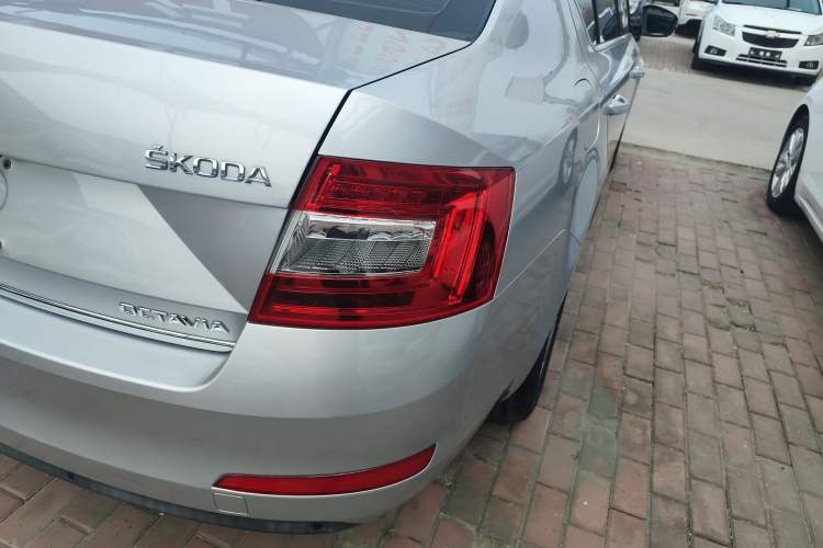 Used Skoda Octavia 2015 1.6L Automatic Yijun Edition
