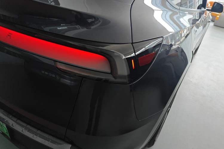 Used Tesla Model Y 2025 Long-Range All-Wheel-Drive Version Right Rear Taillight