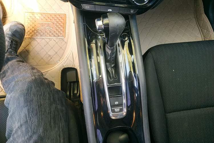 Used Honda Vezel 2015 1.5L CVT two-wheel drive Comfort trim
