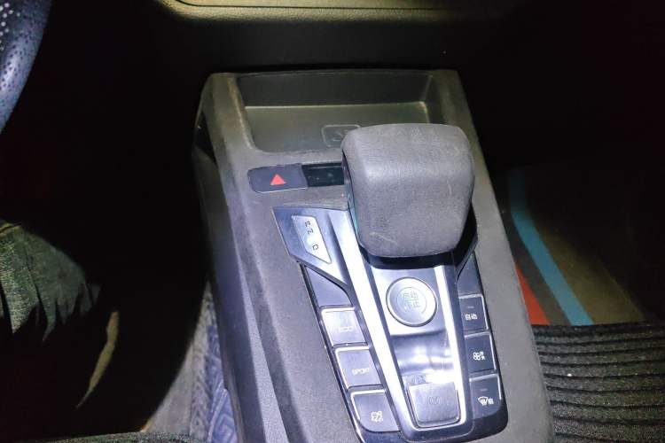 Used BYD Yuan New Energy 2019 EV535 Smart Connect Trendsetting Model Gear Lever