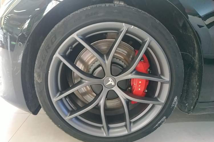 Used Tesla Model 3 2021 Performance High-Performance All-Wheel-Drive Version Left Front Wheel Hub