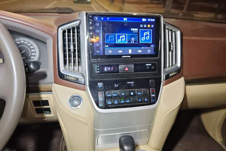 Used Toyota Land Cruiser 2014 4.0L Automatic Parallel Import Version 5 Seats
