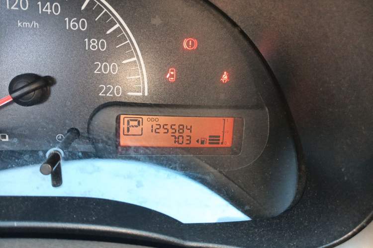 Used Nissan Sunny 2011 1.5XE CVT Comfort Edition Odometer Close Up