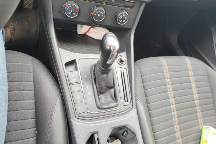 Used Volkswagen Lavida 2019 280TSI DSG Comfort Edition China VI standard Gear Lever