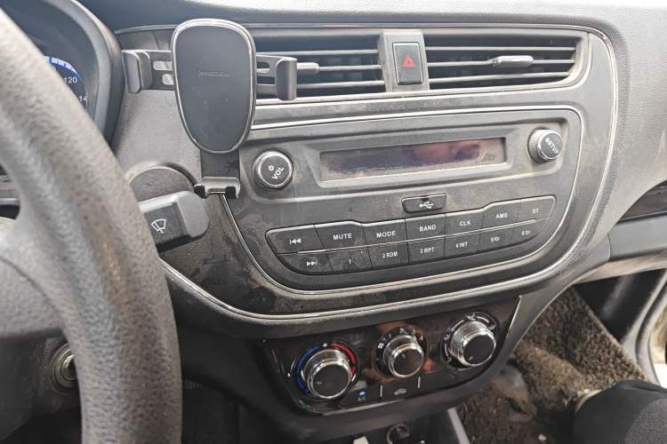 Used CHANGAN KAICHENG Ounuo S 2019 1.5L Ouno S Standard Model China VI JL473QG Audio And AC Panel