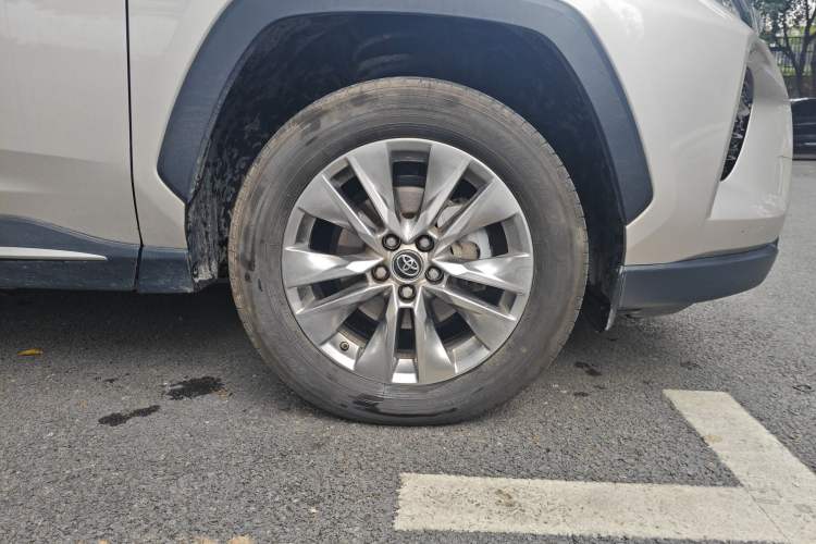 Used Toyota Wildlander 2022 2.0L CVT Two-Wheel Drive Luxury PLUS Edition Right Front Wheel Hub