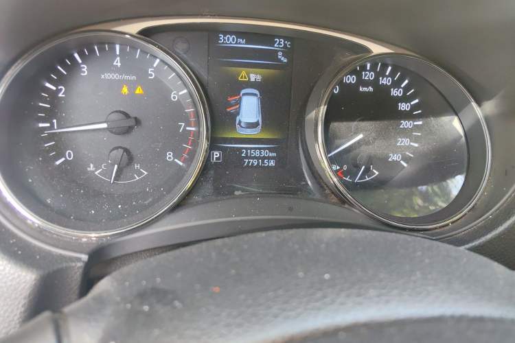 Used Nissan X-Trail 2014 2.5L CVT Luxury Edition 4WD Odometer Close Up