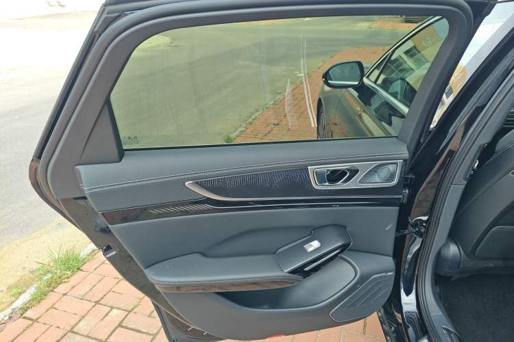 Used Hongqi H9 2025 2.0T Two-Wheel Drive Flagship Luxury Business Edition 5 Seats
