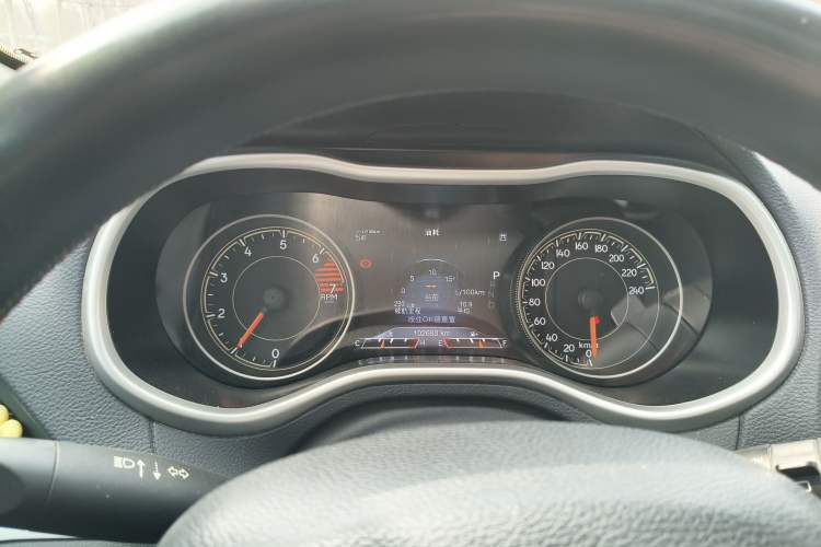 Used Jeep Cherokee 2016 2.4L Leading Smart Version
