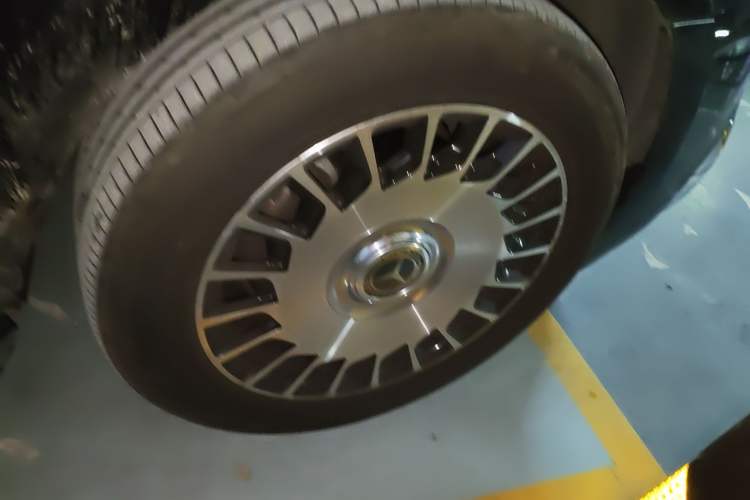 Used Mercedes-Benz Vito 2021 2.0T Business Version 7 Seats Right Front Wheel Hub