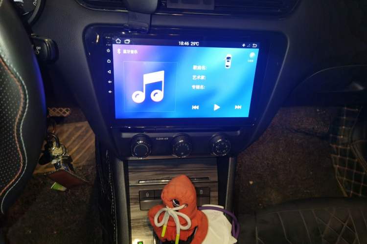 Used Skoda Octavia 2016 1.6L Automatic Smart Drive Edition Audio And AC Panel