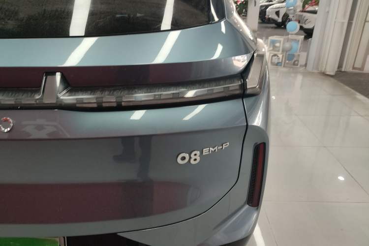 Used Lynk & Co 08 EM-P 2025 220 km All-Wheel-Drive Performance Halo
