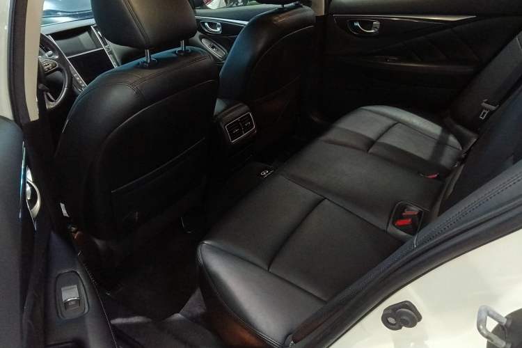 Used Infiniti Q50L 2016 2.0T Comfort Edition
